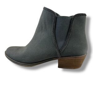 Kensie Women's Size 7.5 Gerona Ankle Bootie Gray Perforated Leather Casual Comfy